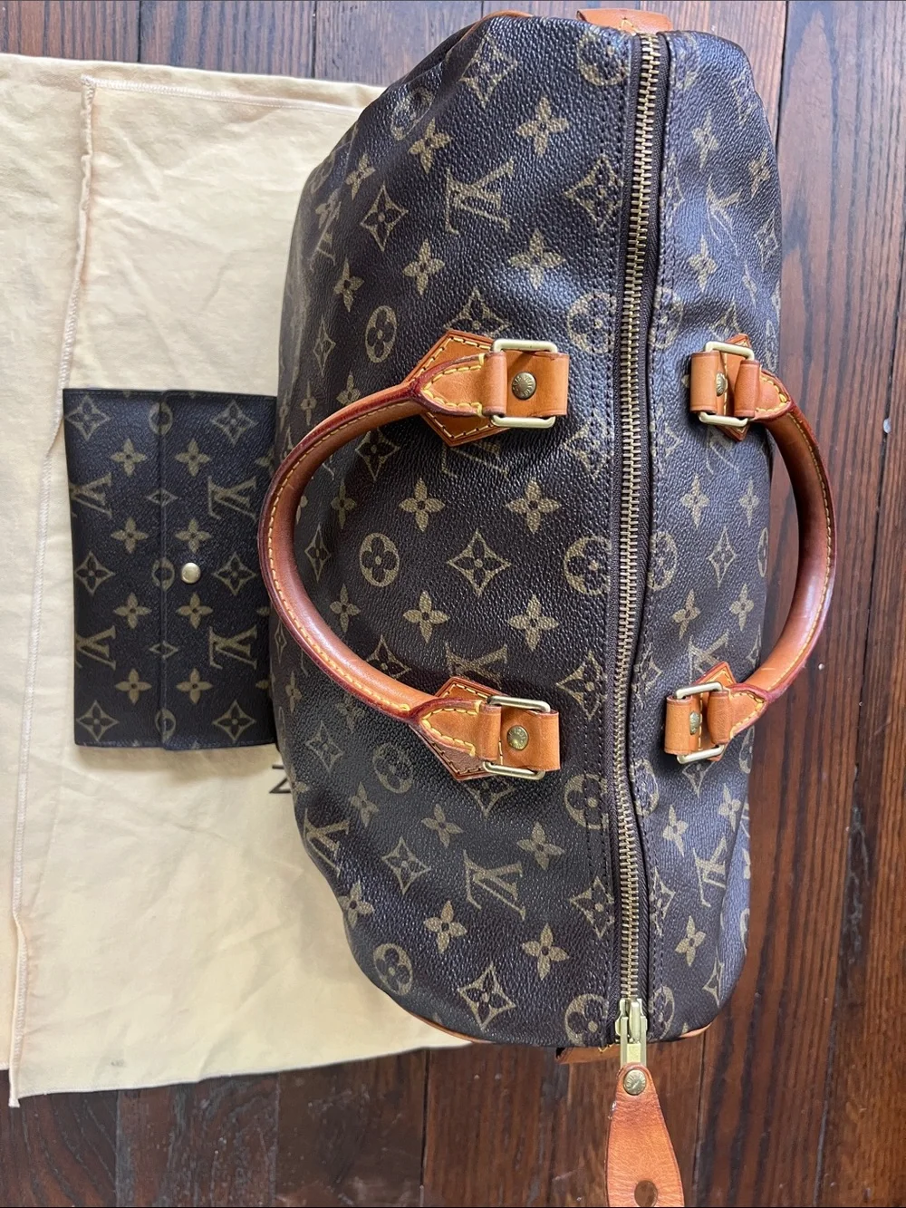 Louis Vuitton Monogram speedy 35 with wallet
